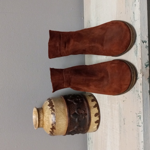 LUCKY BRAND WINE COLORED LEATHER, ZIP BACK  ANKLE BOOTS - Picture 1 of 13